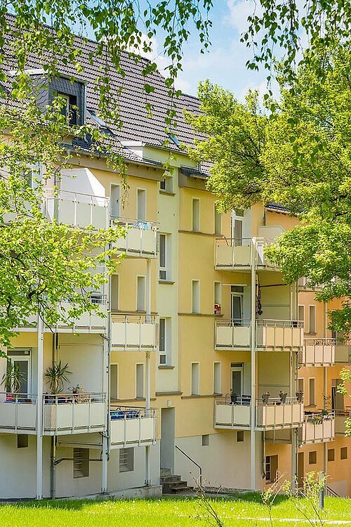 Gebäudefassaden im Allbau-Quartier "SüdostHöfe" in Essen nach der energetischen Großmodernisierung