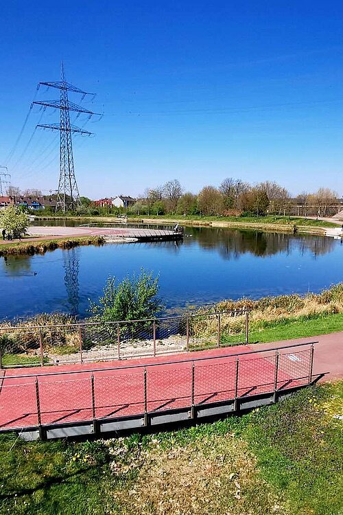 Blick auf kleinen See im Krupp-Park im Essener Westviertel