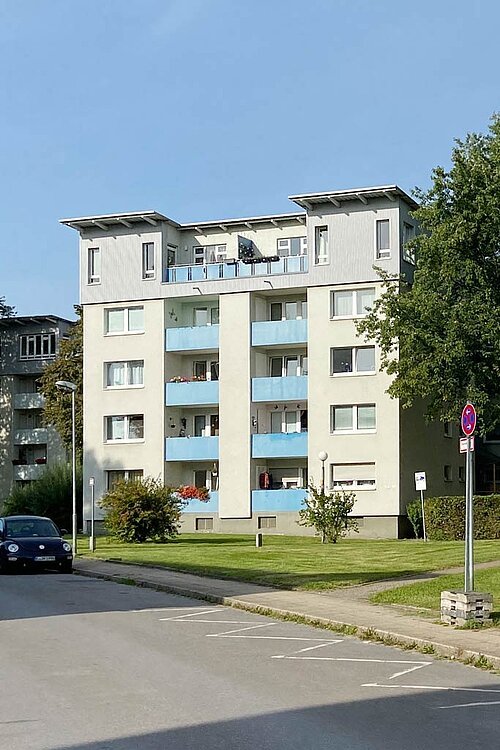 Grau-blaues Mehrfamilienhaus in Gerschede